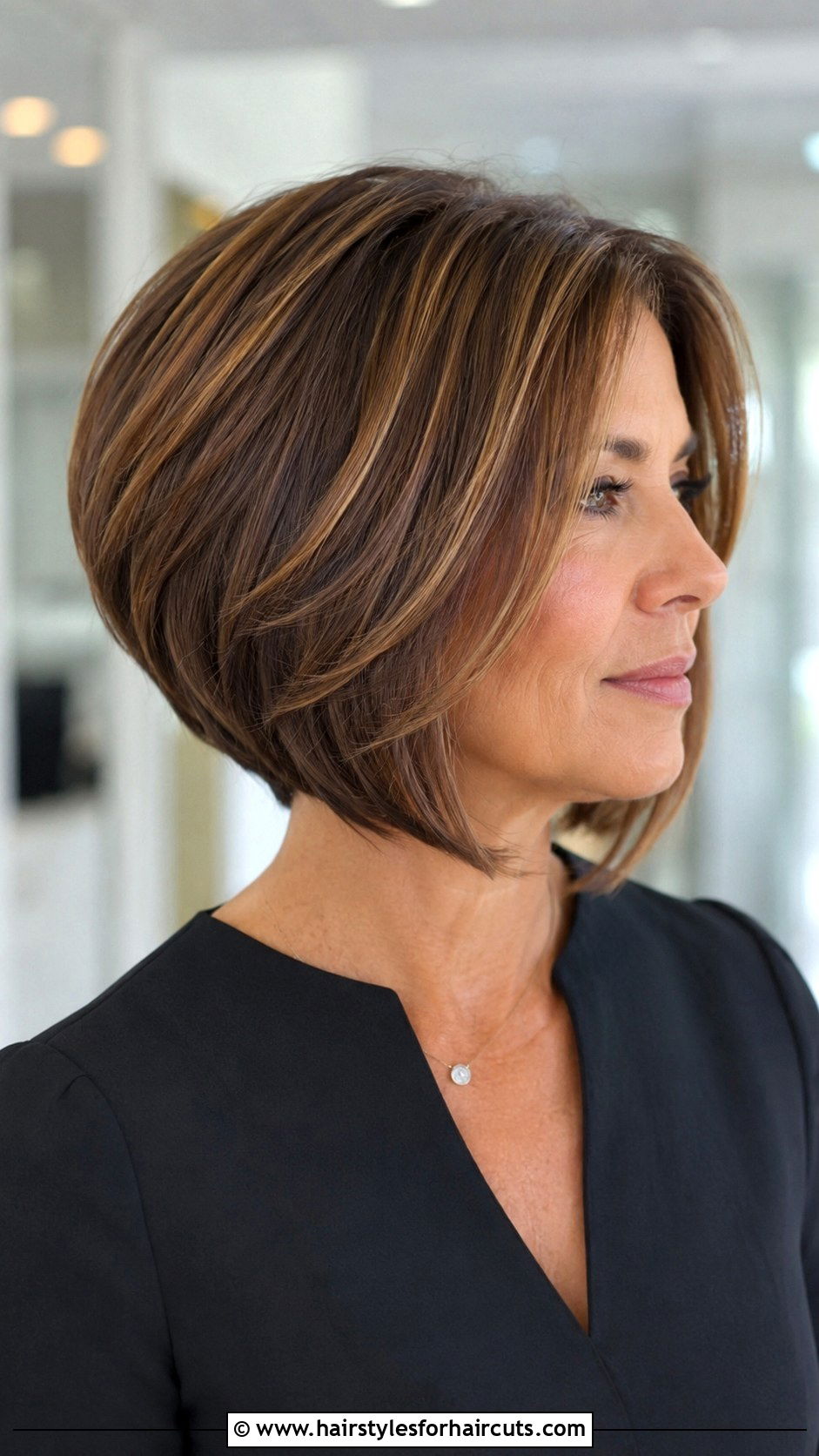 Stacked Bob Haircut - 25 haircuts emoji - 25 haircuts emoji