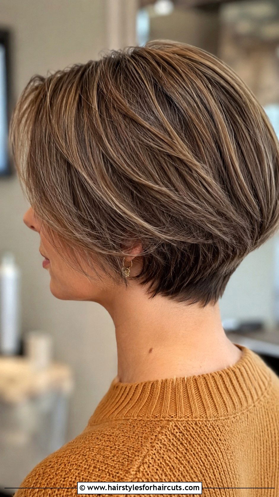 Stacked Bob Haircut - 25 haircuts for flat heads - 25 haircuts for flat heads