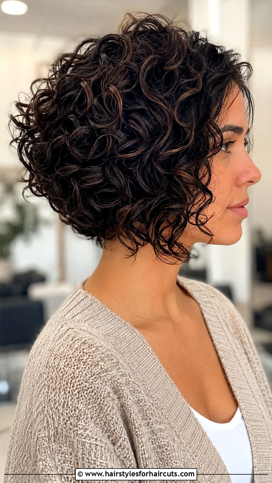 Stacked Curly Bob - 25 dominican haircuts - 25 dominican haircuts