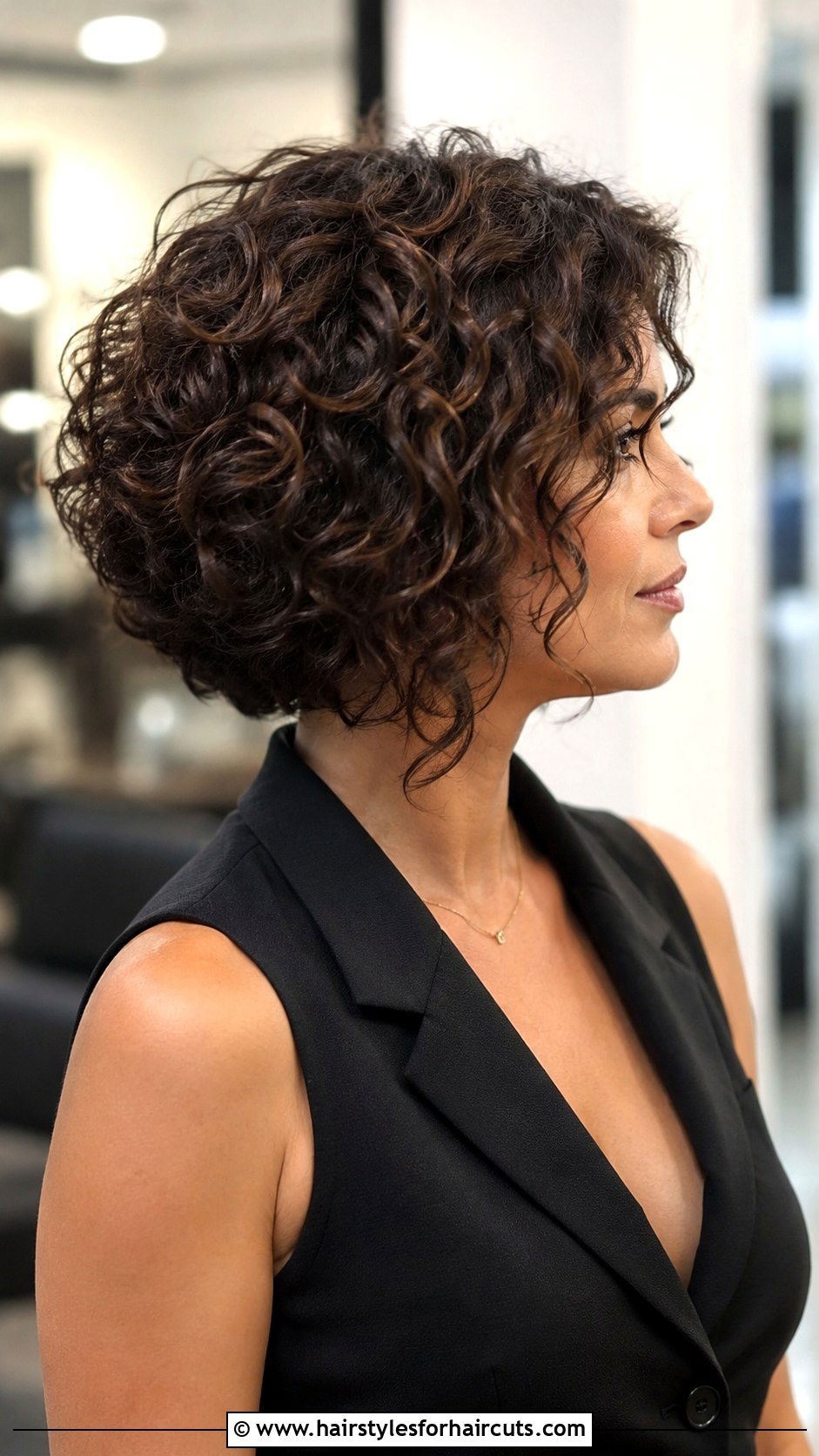 Stacked Curly Bob - 25 haircuts for curly hair round face - 25 haircuts for curly hair round face