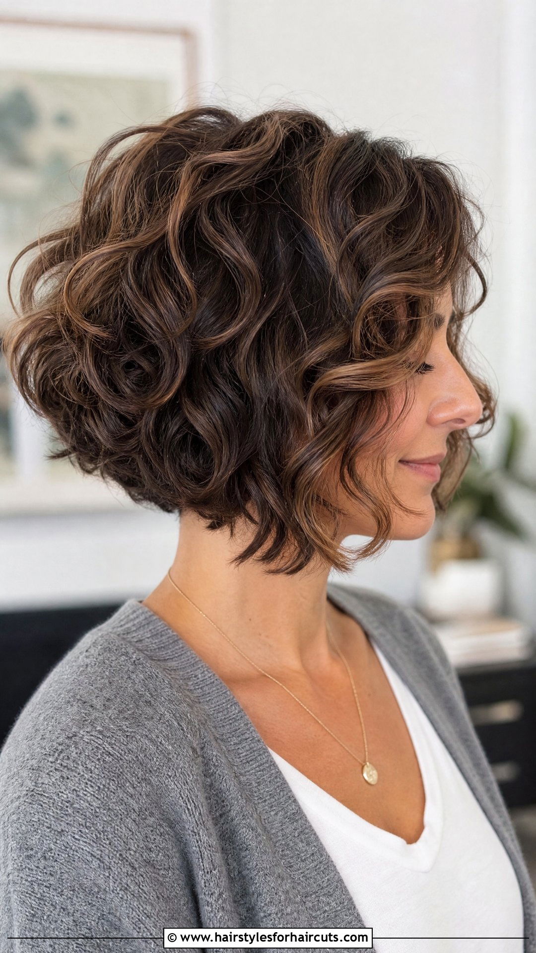 Stacked Curly Bob - 25 hairstyles with curls - 25 hairstyles with curls