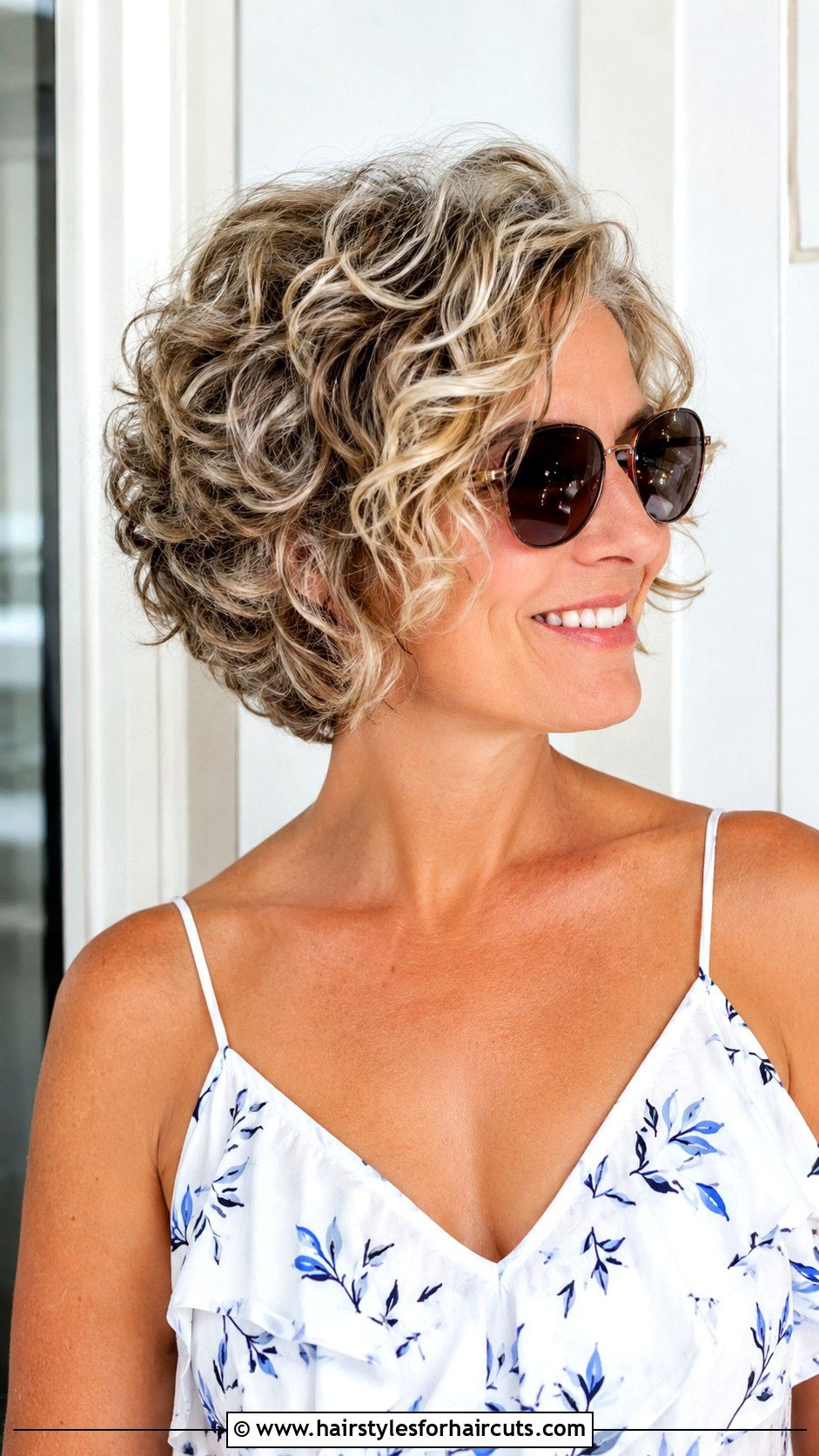 Stacked Curly Bob Haircut - 25 graduation hairstyles for curly hair - 25 graduation hairstyles for curly hair