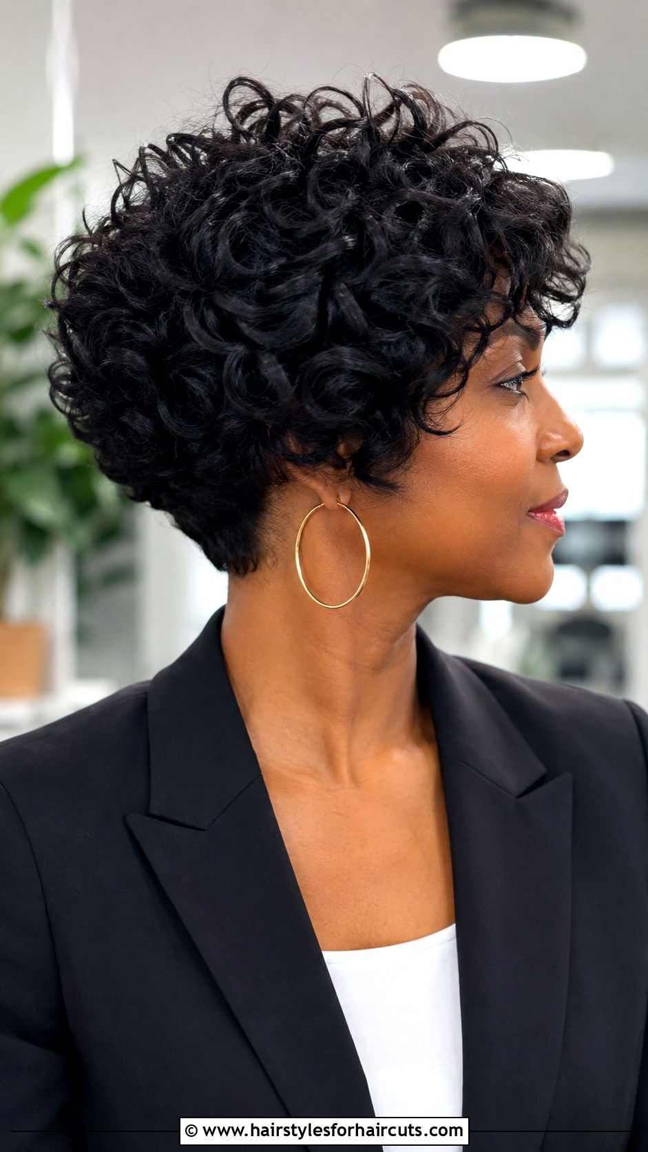 Stacked Curly Bob - 25 80s hairstyles for black hair - 25 80s hairstyles for black hair