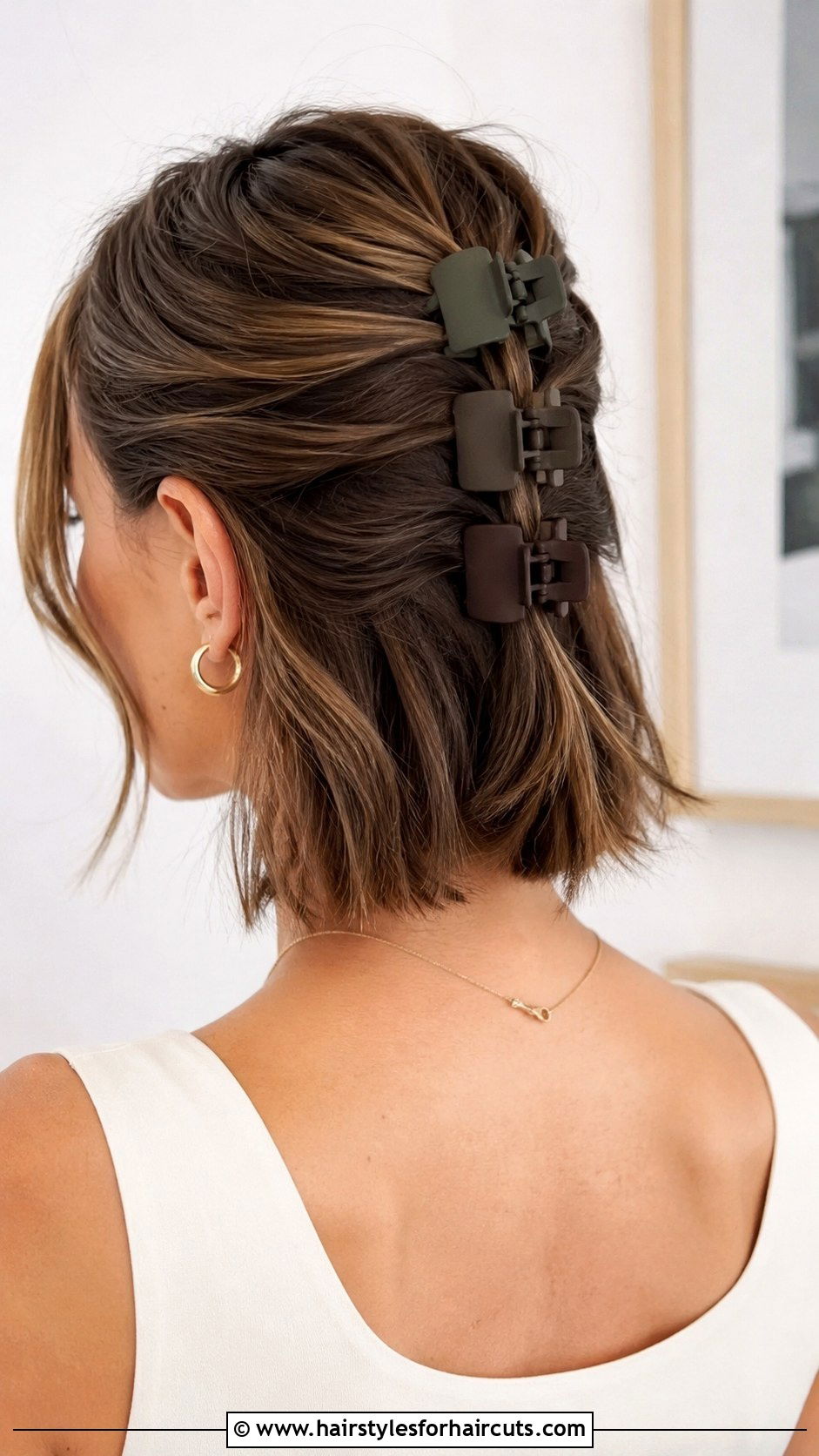 Stacked Mini Clips Short Hair - 25 short hair hairstyles with mini claw clips - 25 short hair hairstyles with mini claw clips