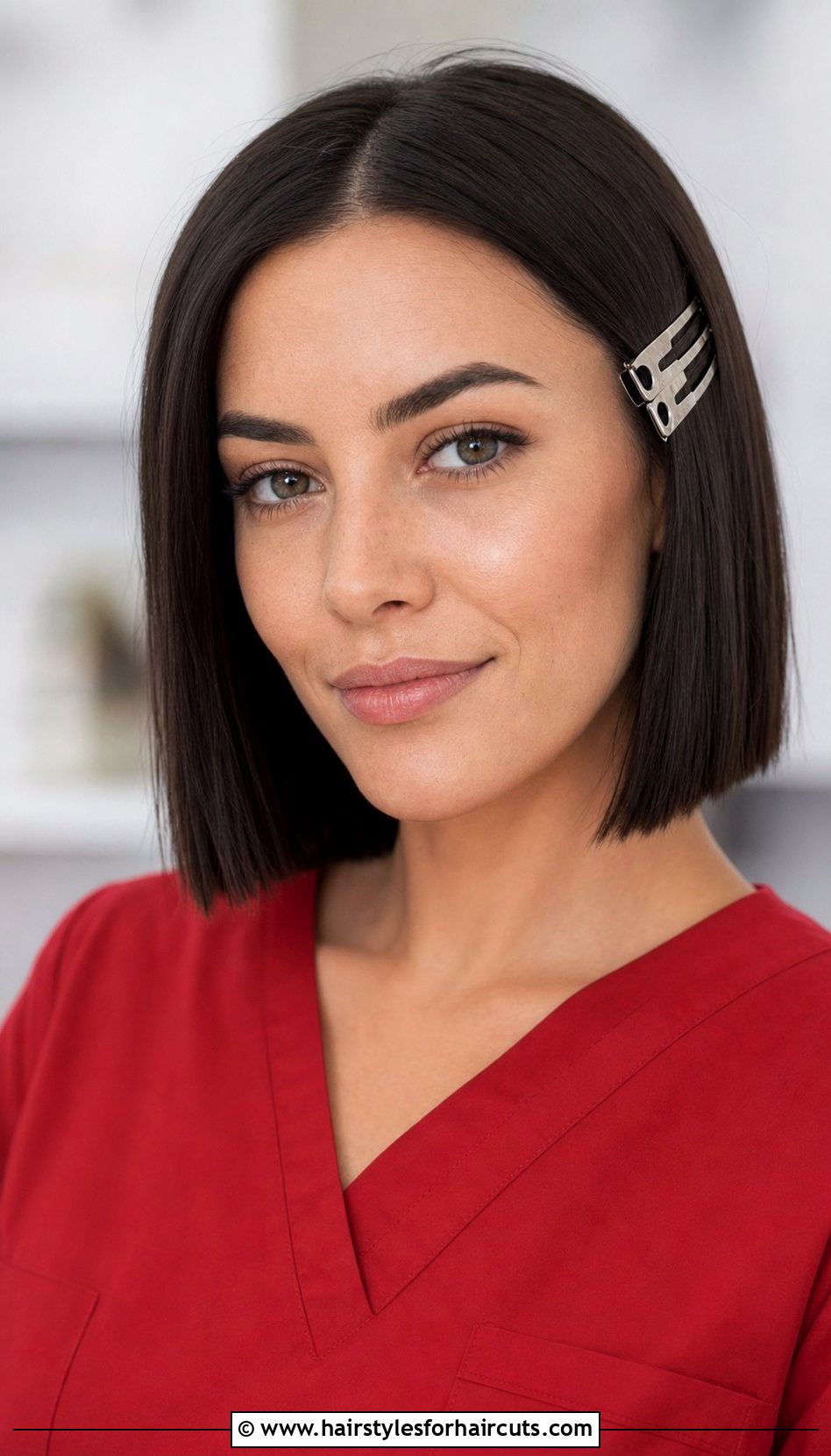 Straight Bob With Hair Clips - 25 nursing hairstyles for short hair - 25 nursing hairstyles for short hair