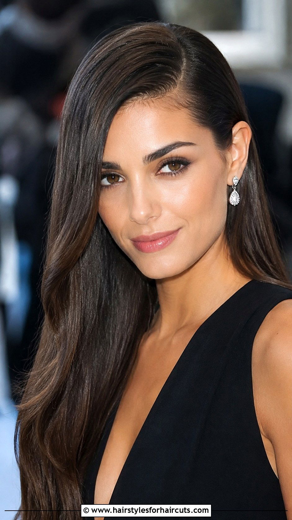 Straight Hair With Deep Side Part - 25 easy wedding guest hairstyles for straight hair - 25 easy wedding guest hairstyles for straight hair