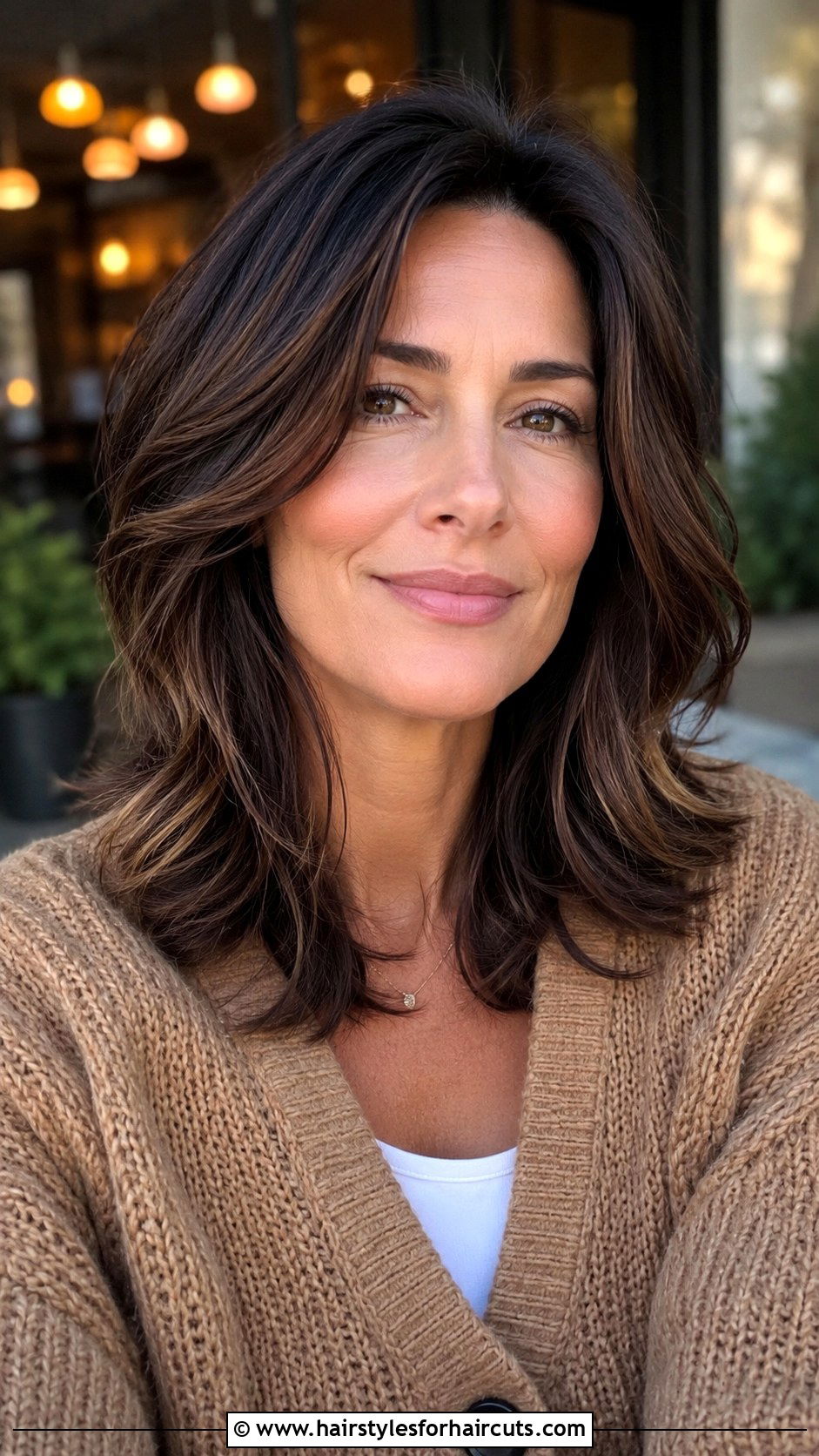 Swoopy Layered Mid Length - 25 groovy hairstyles - 25 groovy hairstyles