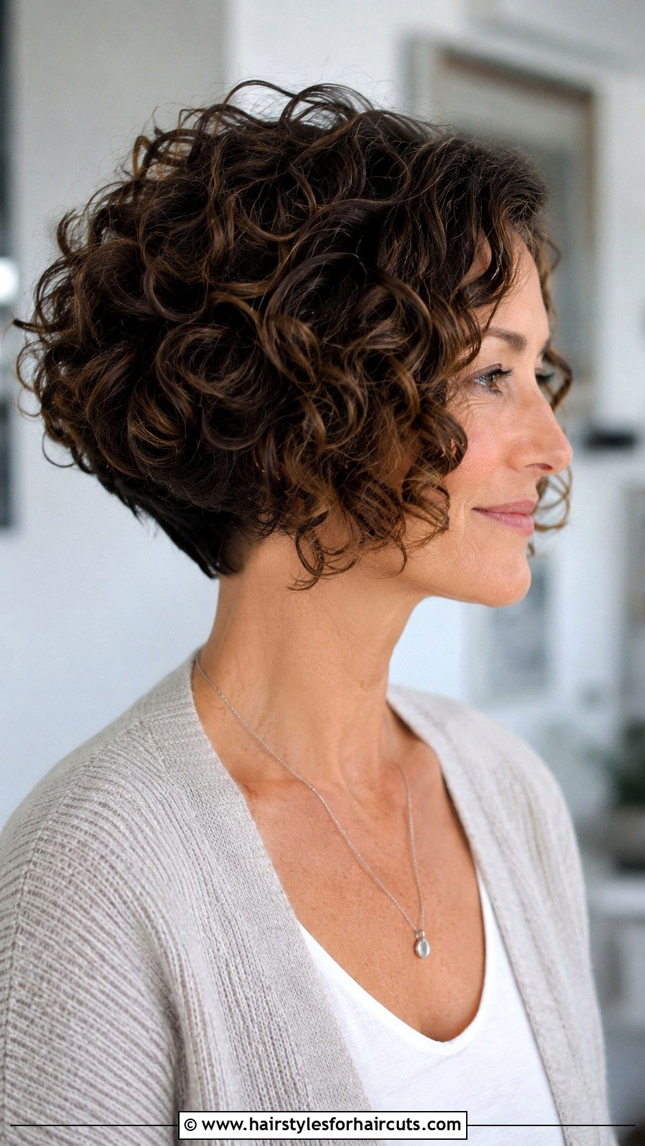 Tapered Curly Bob - 25 curly haircuts tampa - 25 curly haircuts tampa
