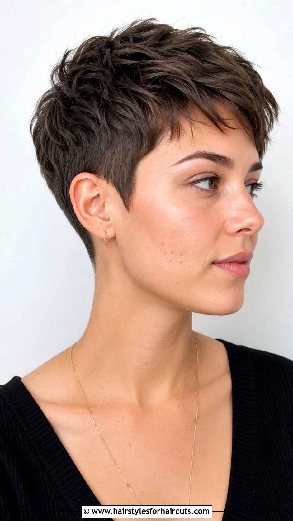 Tapered Pixie Cut - 25 90s women hairstyles - 25 90s women hairstyles
