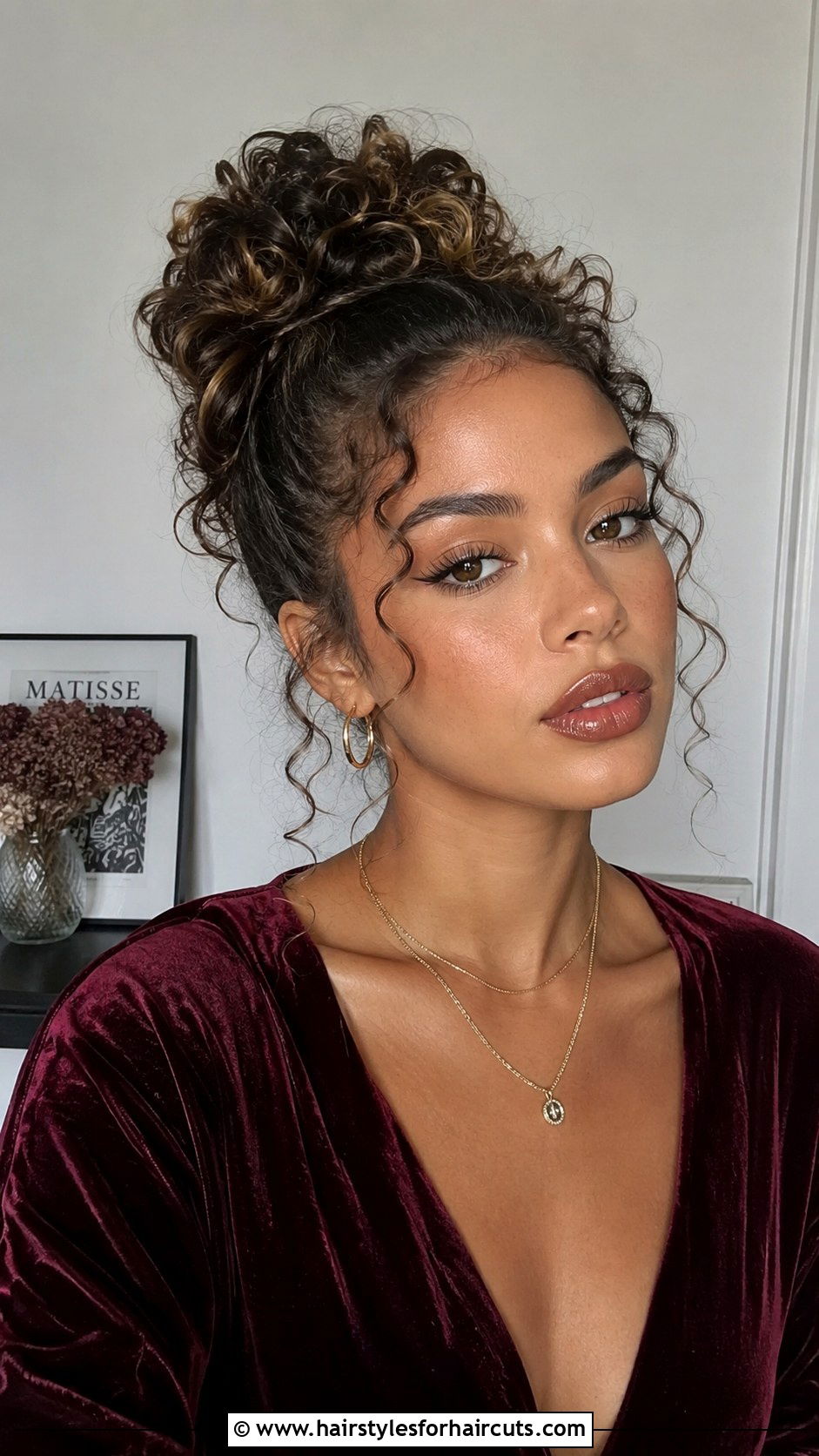 Tendrils Curly Bun 90s - 25 90s hairstyles curly hair - 25 90s hairstyles curly hair