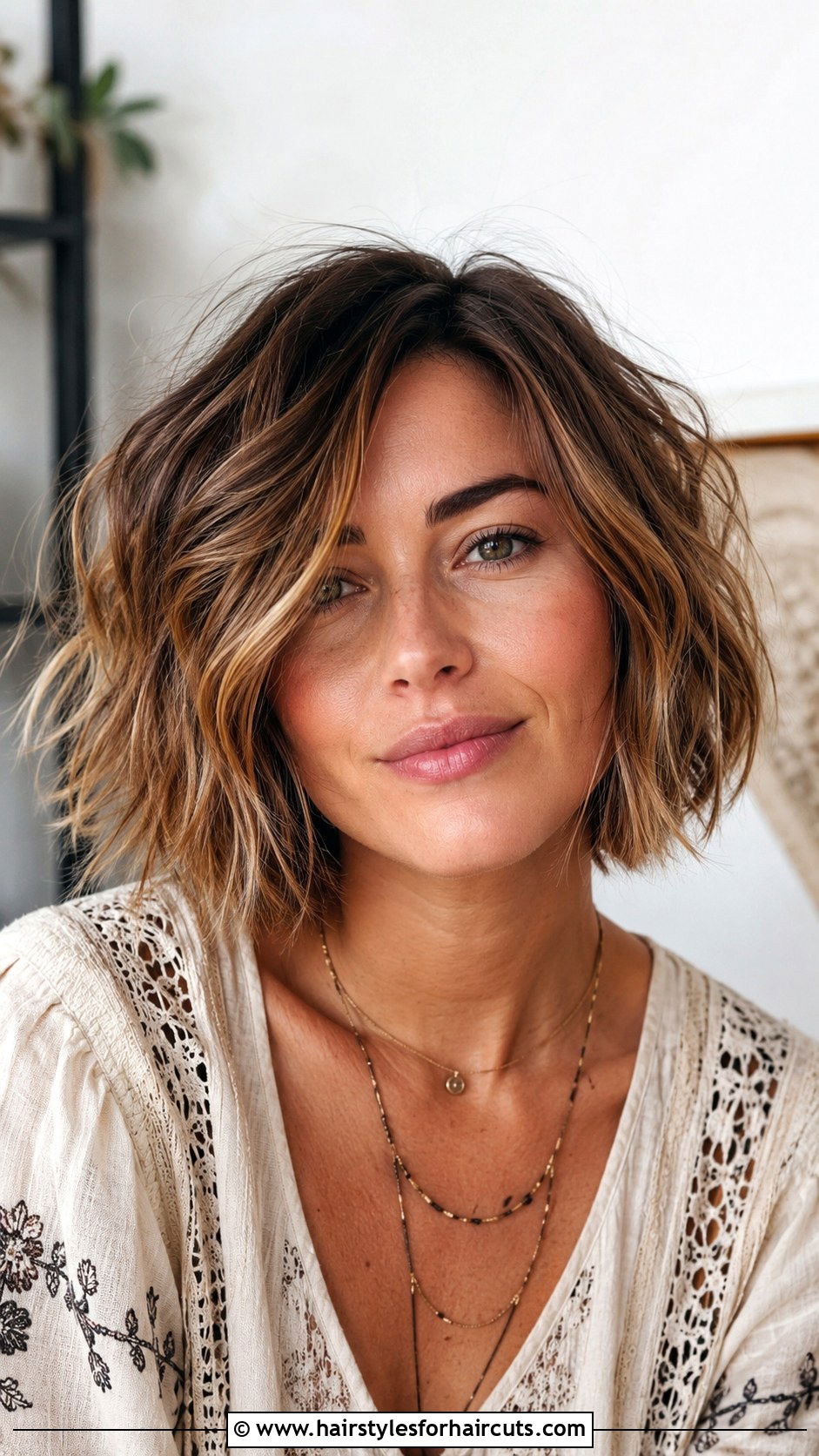 Textured Bob Haircut For Round Face - 25 haircuts for women with round face - 25 haircuts for women with round face