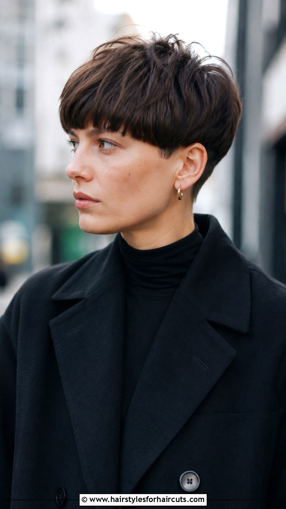 Textured Bowl Haircut - 25 good haircuts for thin hair women - 25 good haircuts for thin hair women