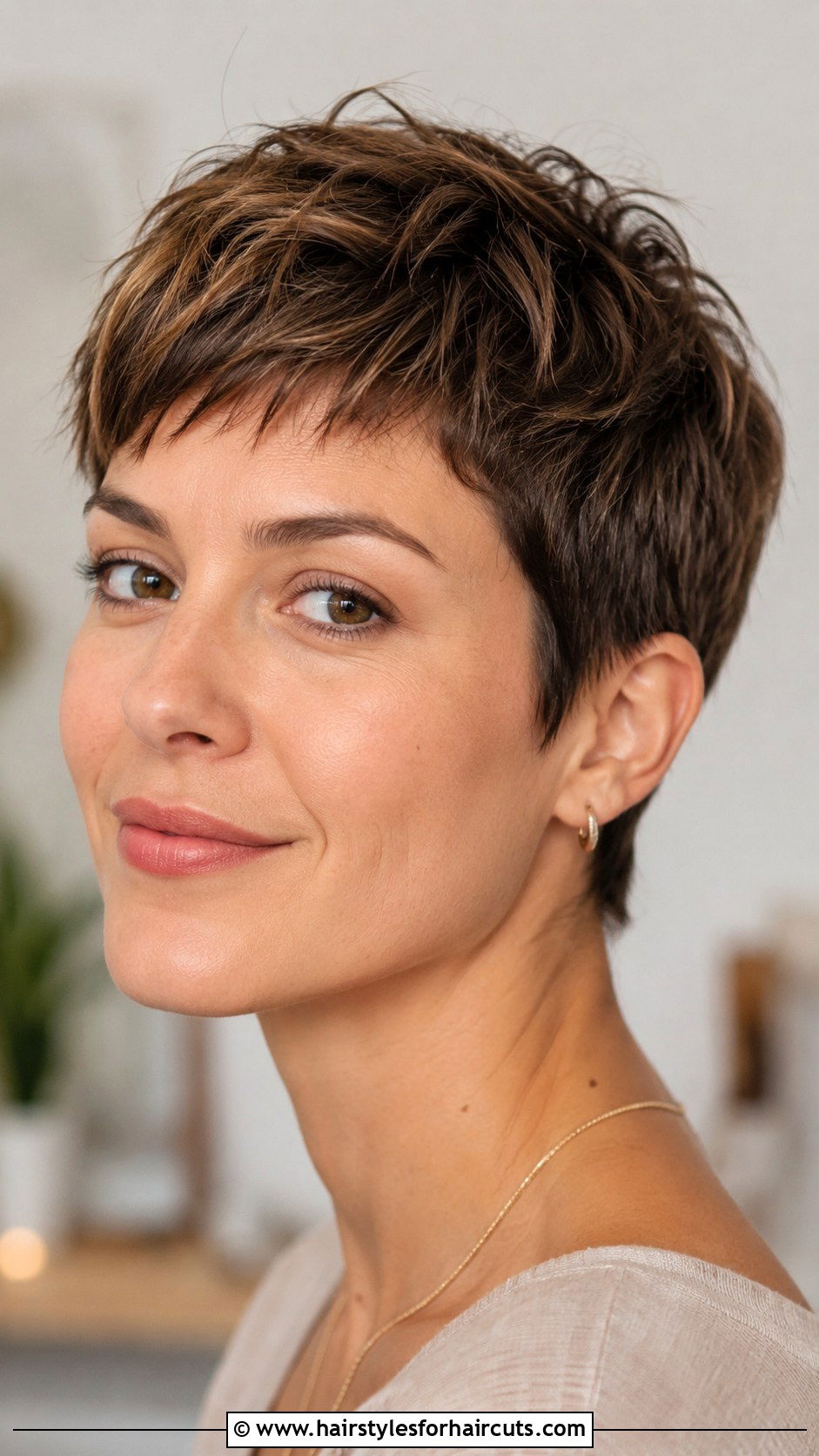 Textured Brown Crop - 25 brown hair haircuts - 25 brown hair haircuts