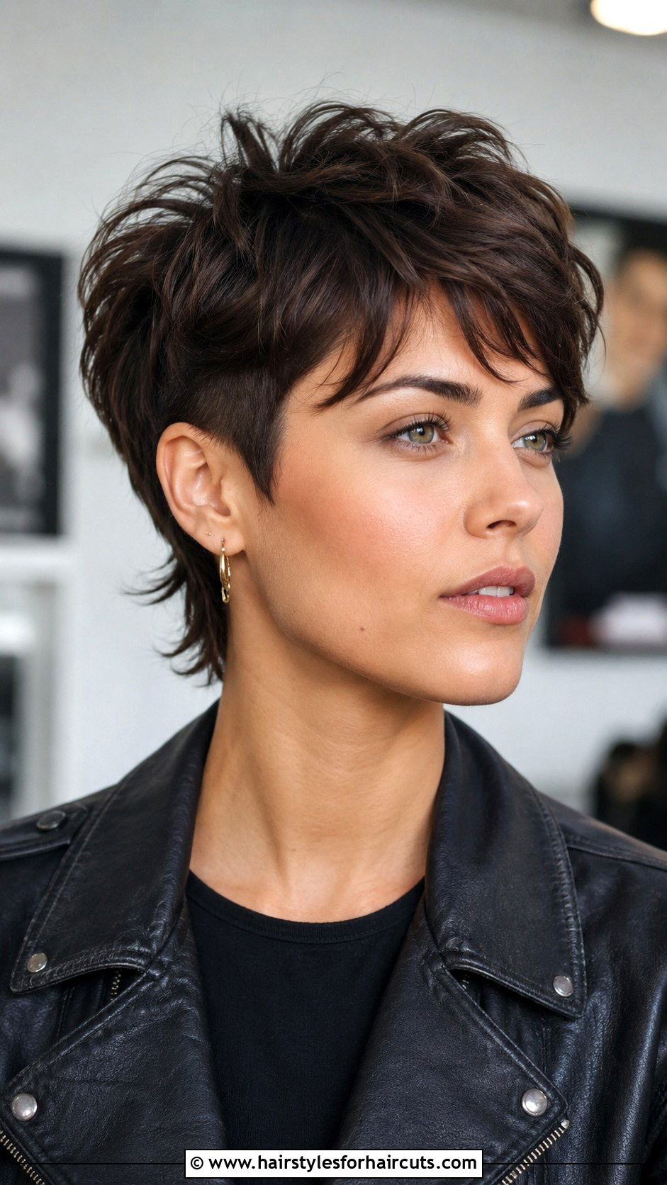 Textured Butterfly Crop - 25 butterfly haircuts short hair round face - 25 butterfly haircuts short hair round face