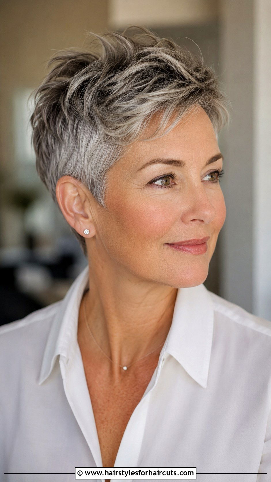 Textured Crop For Growing Out Gray - 25 short haircuts for growing out gray hair - 25 short haircuts for growing out gray hair