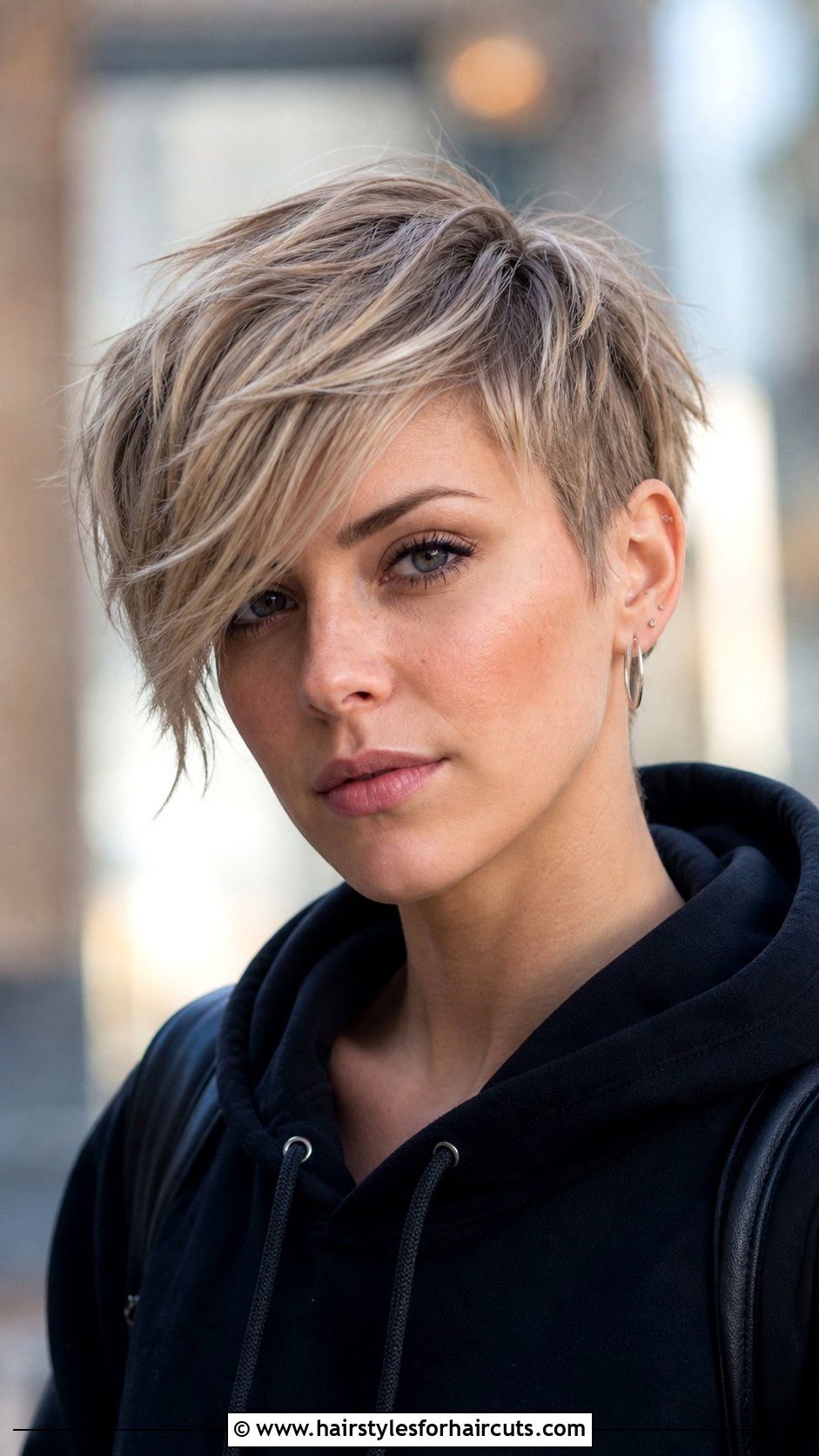 Textured Crop With Swept Fringe - 25 off the face hairstyles for short hair - 25 off the face hairstyles for short hair