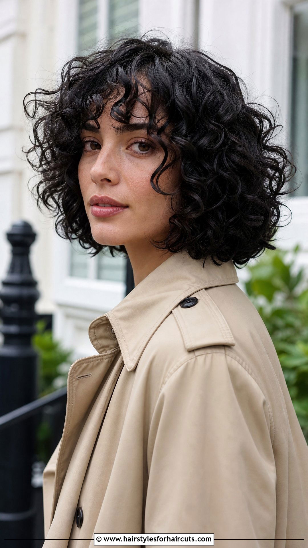 Textured Curly Bob - 25 best haircuts for curly frizzy hair - 25 best haircuts for curly frizzy hair