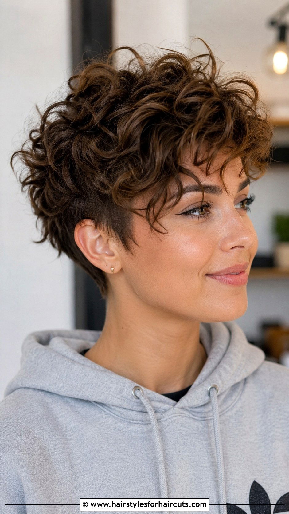Textured Curly Crop - 25 curly hairstyles shoulder length hair - 25 curly hairstyles shoulder length hair