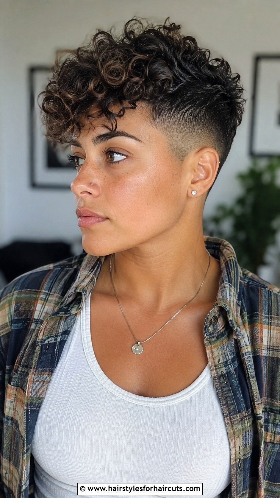 Textured Curly Crop Top - 25 tomboy haircuts for curly hair - 25 tomboy haircuts for curly hair