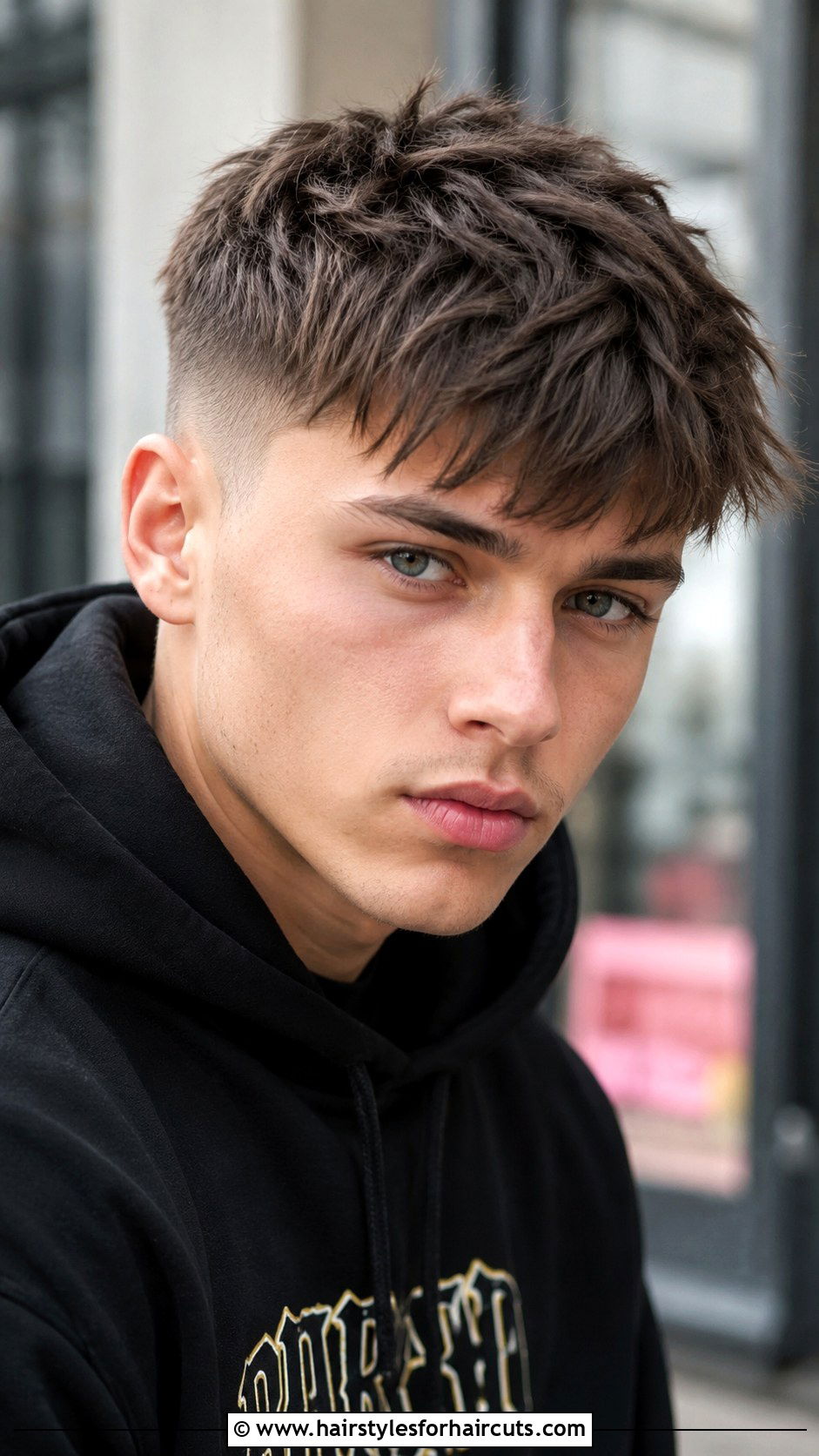 Textured Fringe Crop - 25 haircuts for big heads - 25 haircuts for big heads