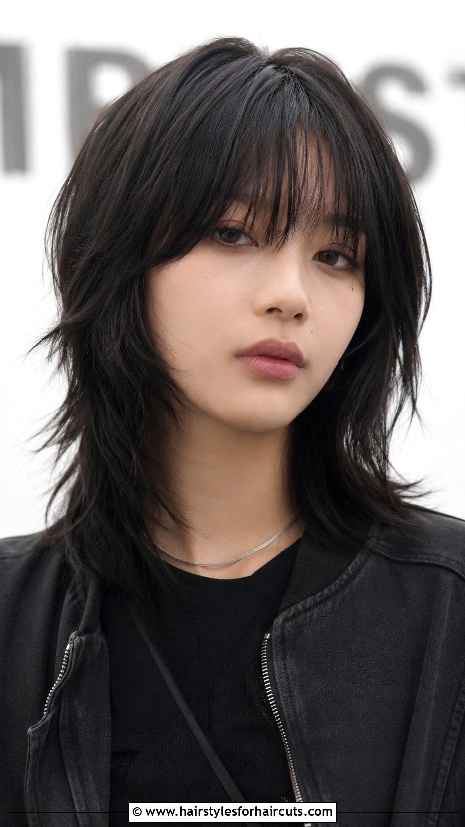 Textured Fringe Medium Hair - 25 hairstyles for women with square face - 25 hairstyles for women with square face