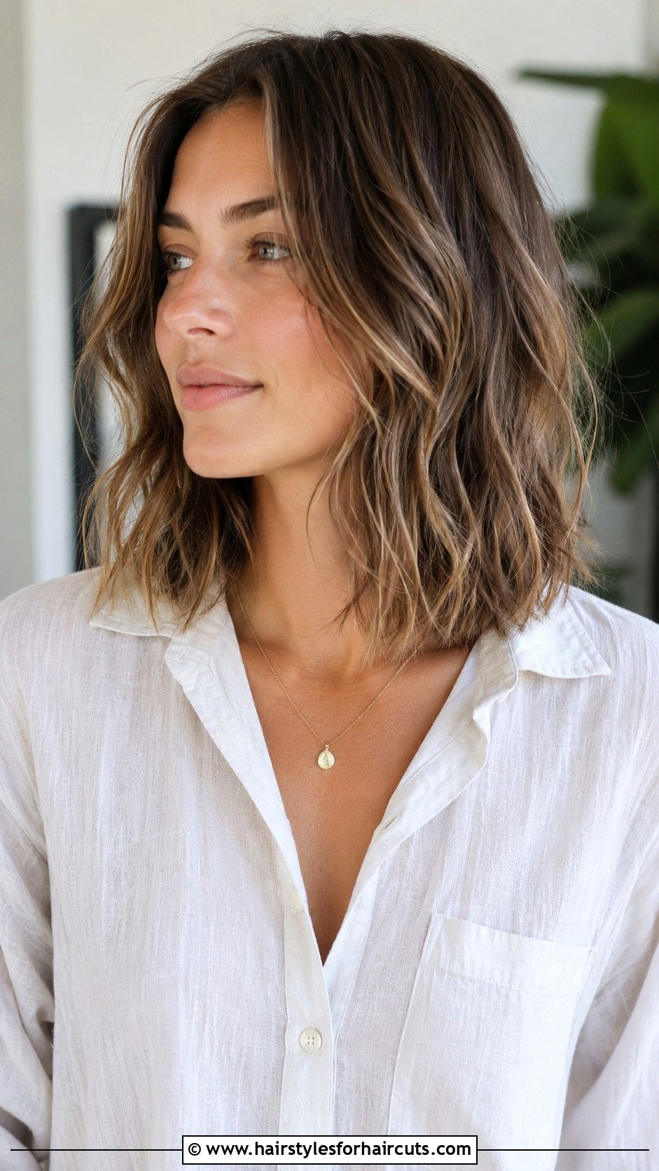 Textured Lob - 25 low maintenance short haircuts for thin hair - 25 low maintenance short haircuts for thin hair