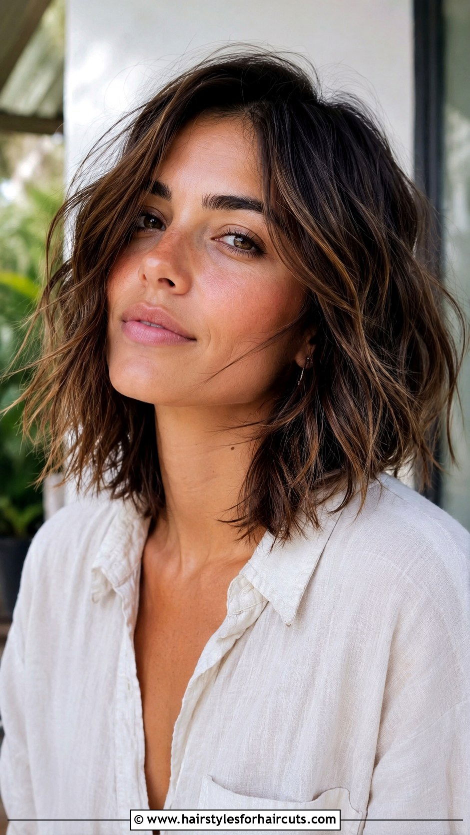 Textured Lob Haircut - 25 haircuts for round face women - 25 haircuts for round face women