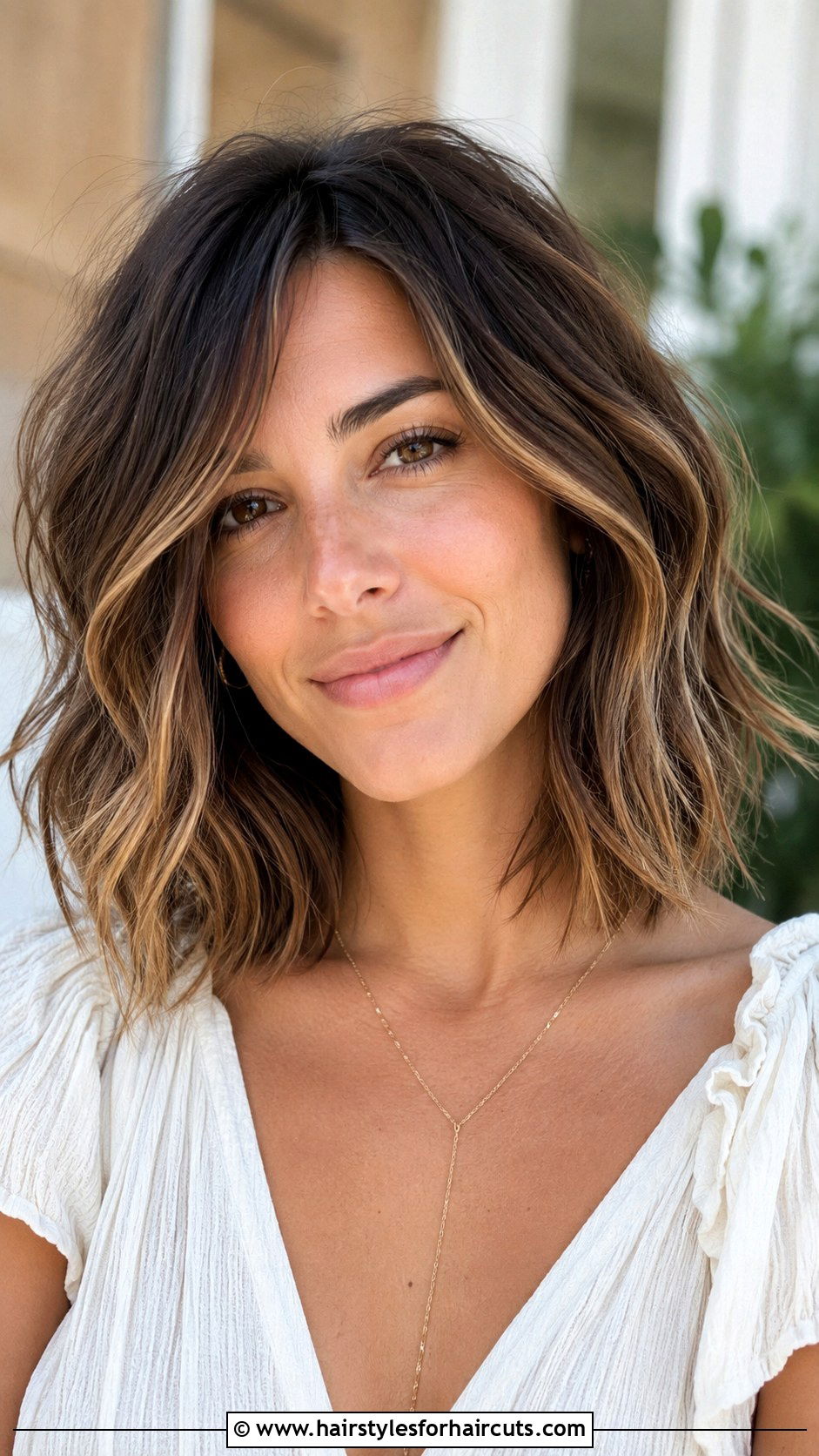 Textured Lob Haircut - 25 best haircuts for growing out hair - 25 best haircuts for growing out hair