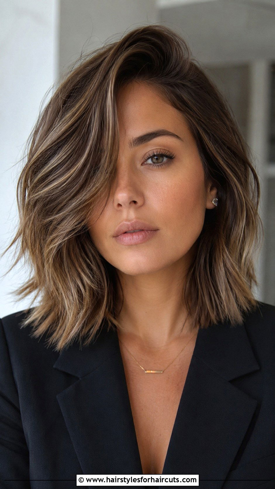 Textured Lob With Deep Side Part - 25 date night hairstyles for medium hair - 25 date night hairstyles for medium hair