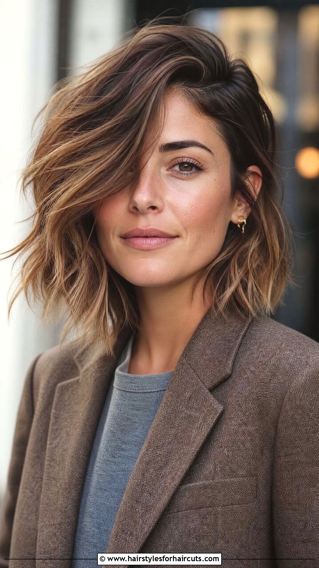 Textured Lob With Deep Side Part - 25 winter hairstyles - 25 winter hairstyles