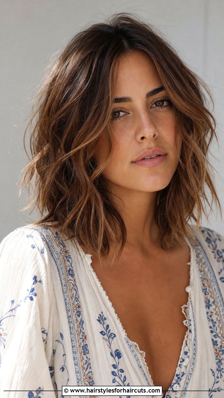 Textured Long Bob Haircut - 25 haircuts for round faces - 25 haircuts for round faces