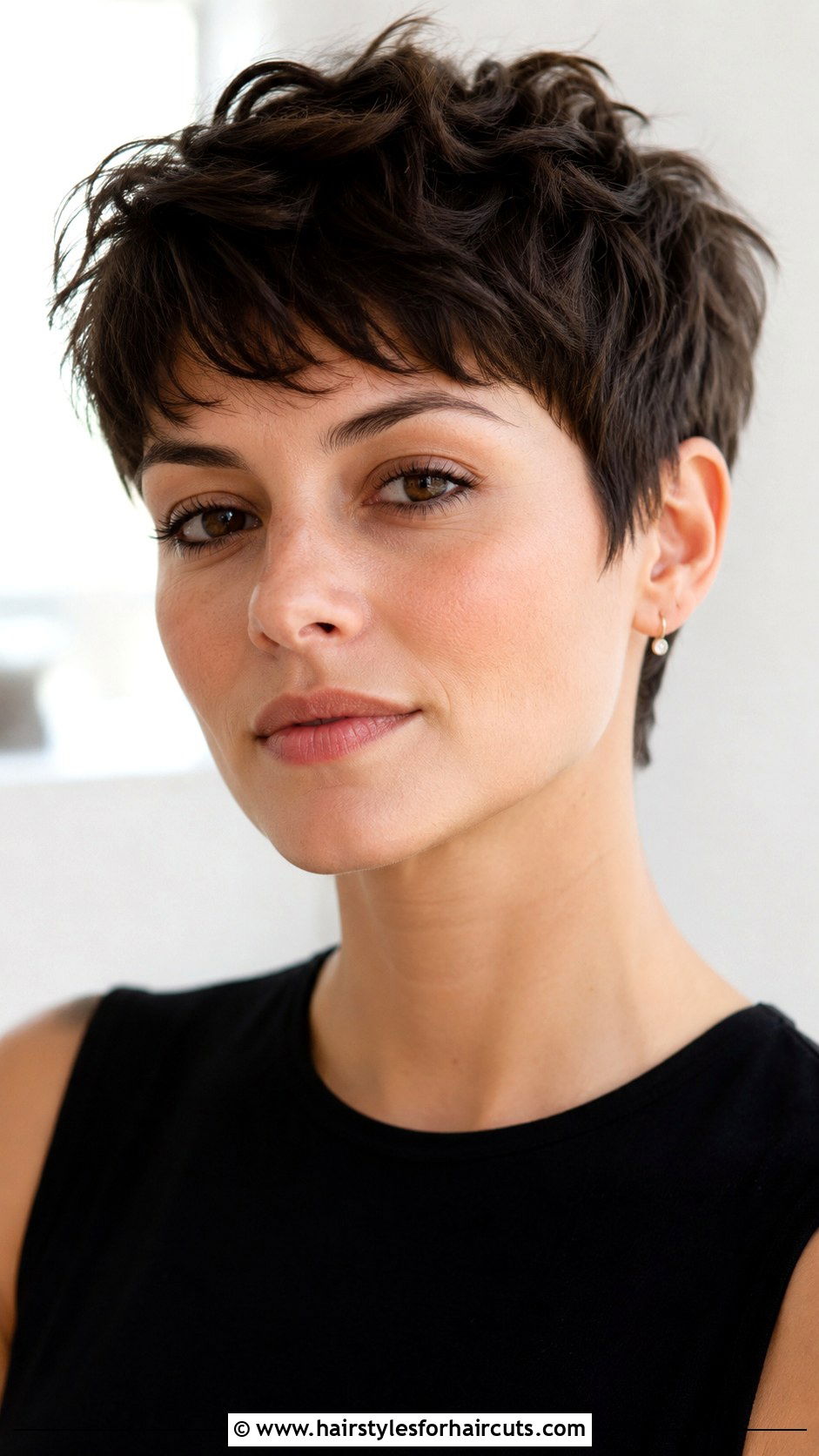 Textured Pixie - 25 hairstyles for women round face - 25 hairstyles for women round face