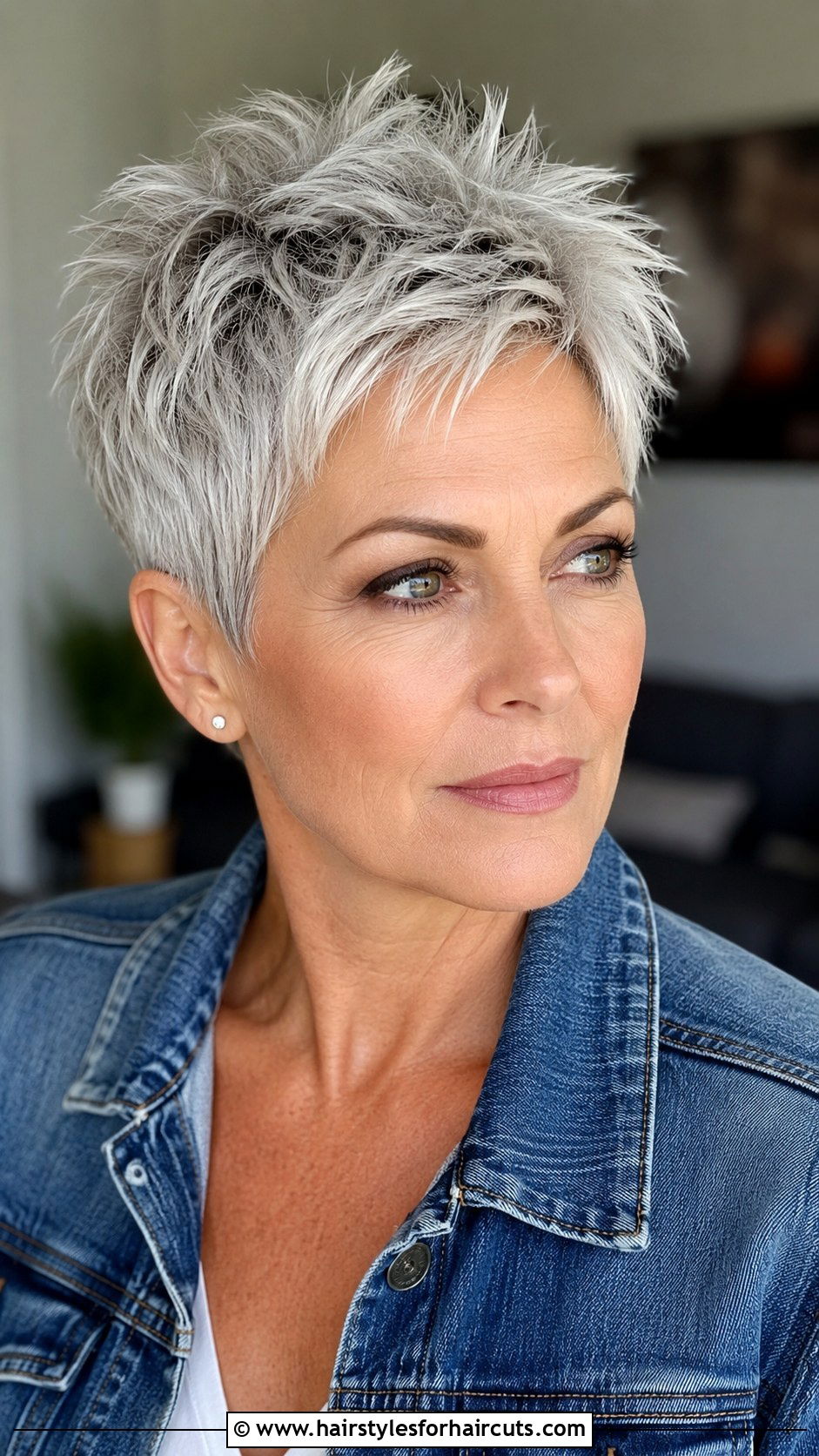 Textured Pixie - 25 haircuts for mature women - 25 haircuts for mature women
