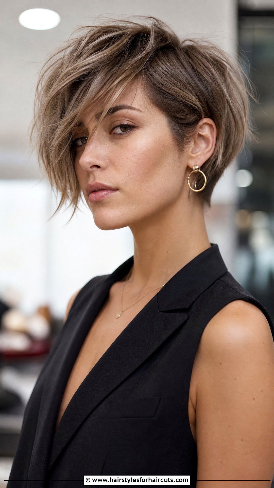Textured Pixie Bob Haircut - 25 haircuts for thick fine hair - 25 haircuts for thick fine hair