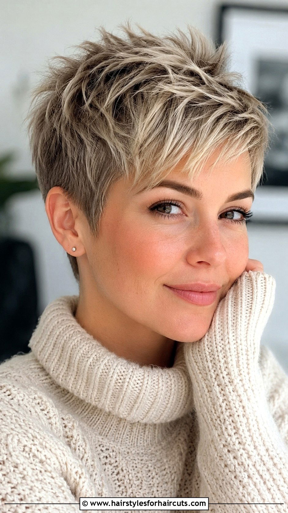 Textured Pixie Cut - 25 best hairstyles for women over 50 - 25 best hairstyles for women over 50