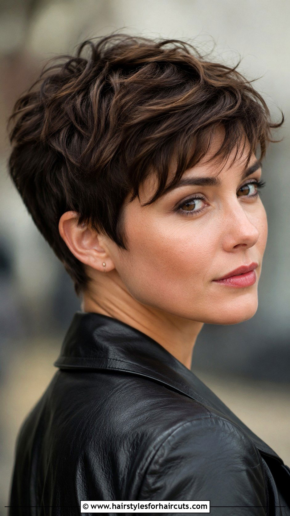 Textured Pixie Cut - 25 hairstyles for wavy fine hair - 25 hairstyles for wavy fine hair
