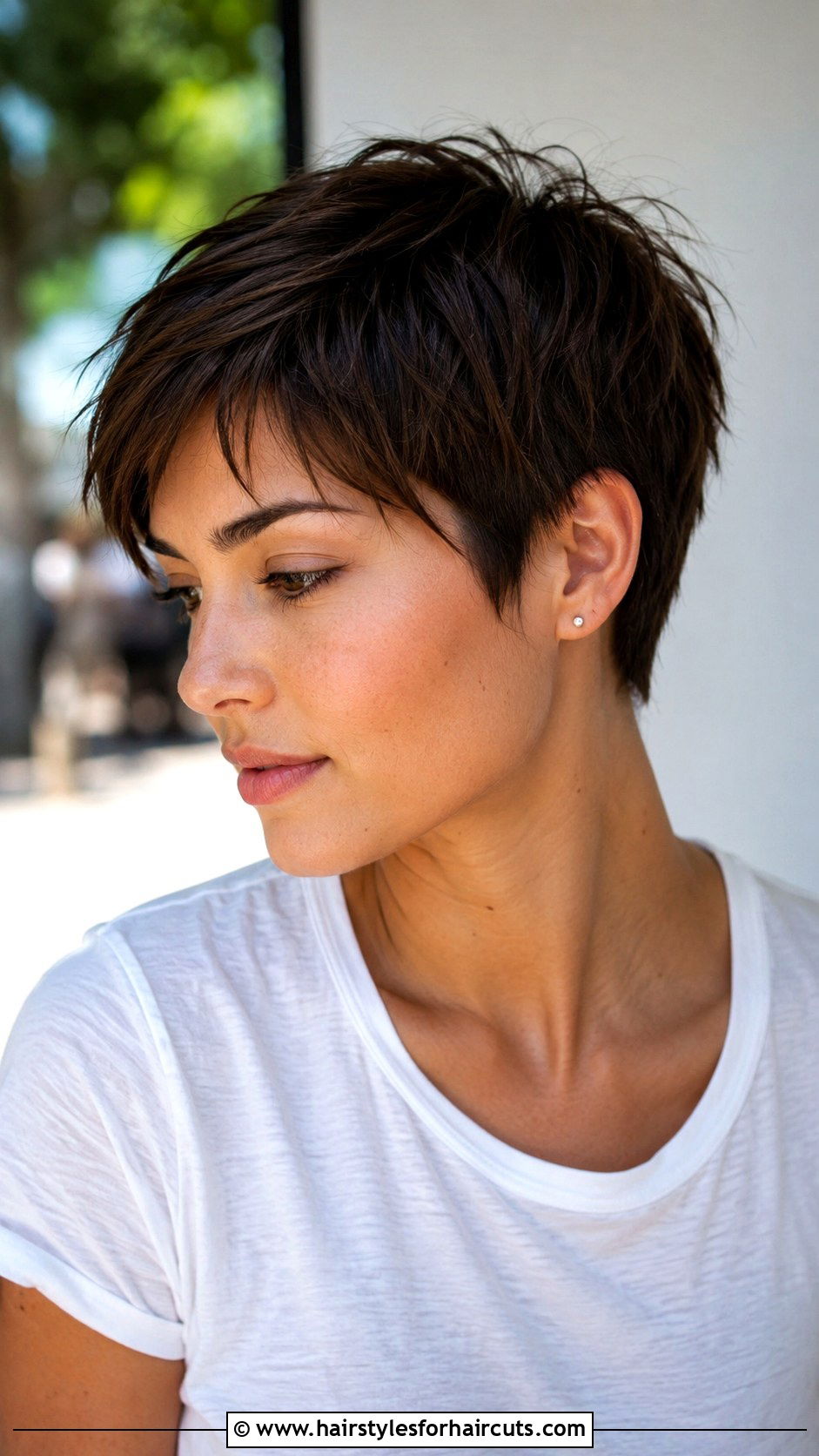 Textured Pixie Cut - 25 short hairstyles for round faces - 25 short hairstyles for round faces