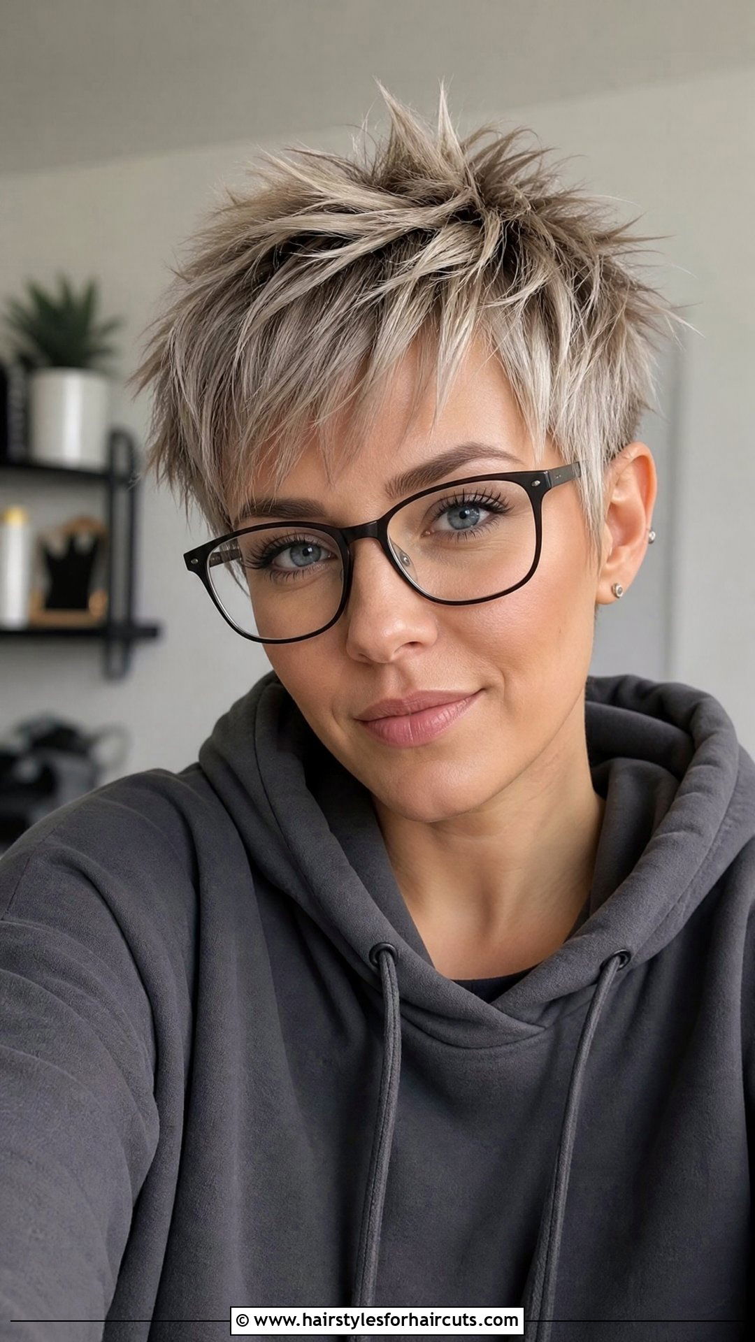 Textured Pixie With Glasses - 25 short haircuts for women with glasses - 25 short haircuts for women with glasses