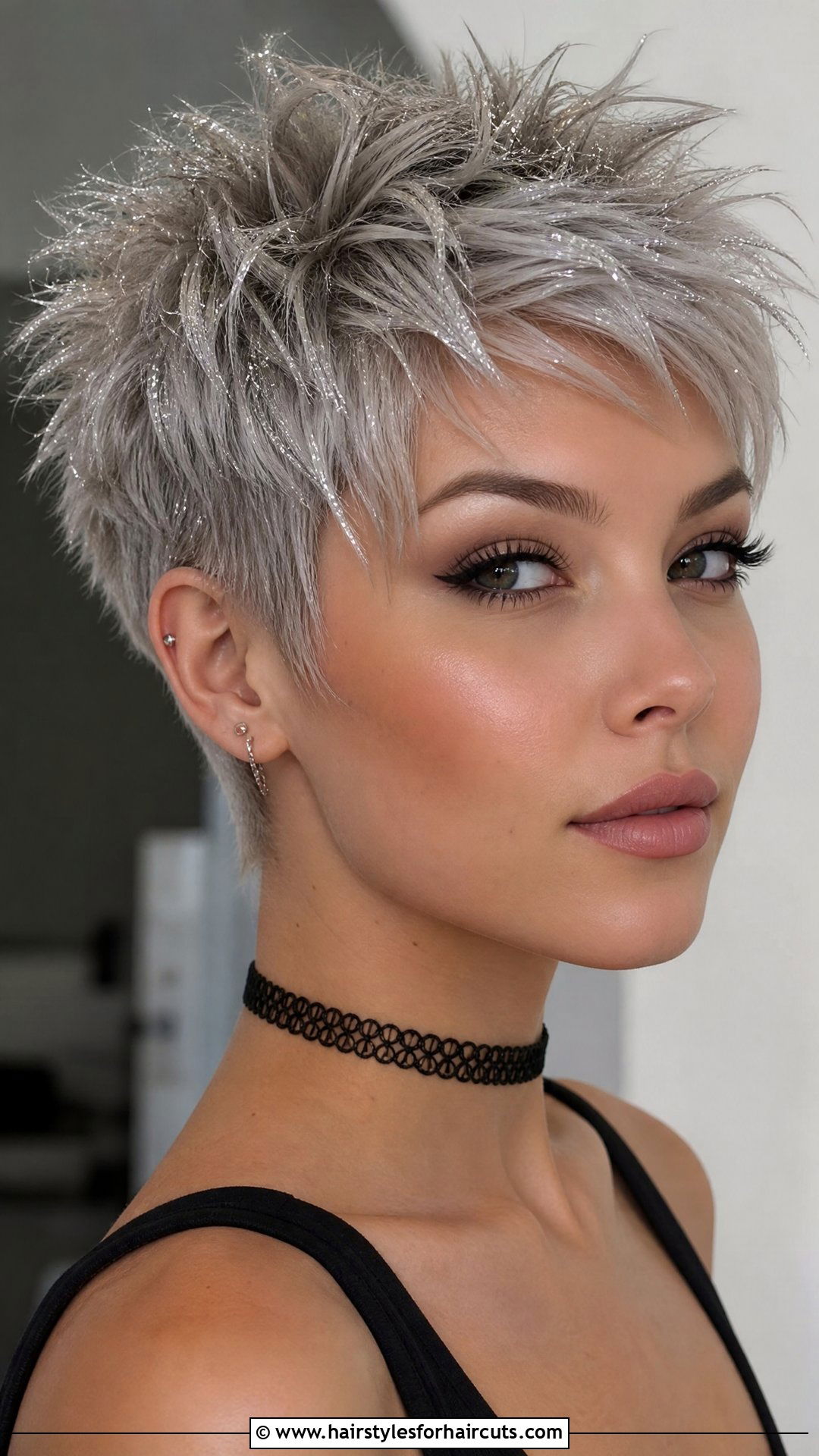 Textured Pixie With Glitter - 25 music festival hairstyles - 25 music festival hairstyles