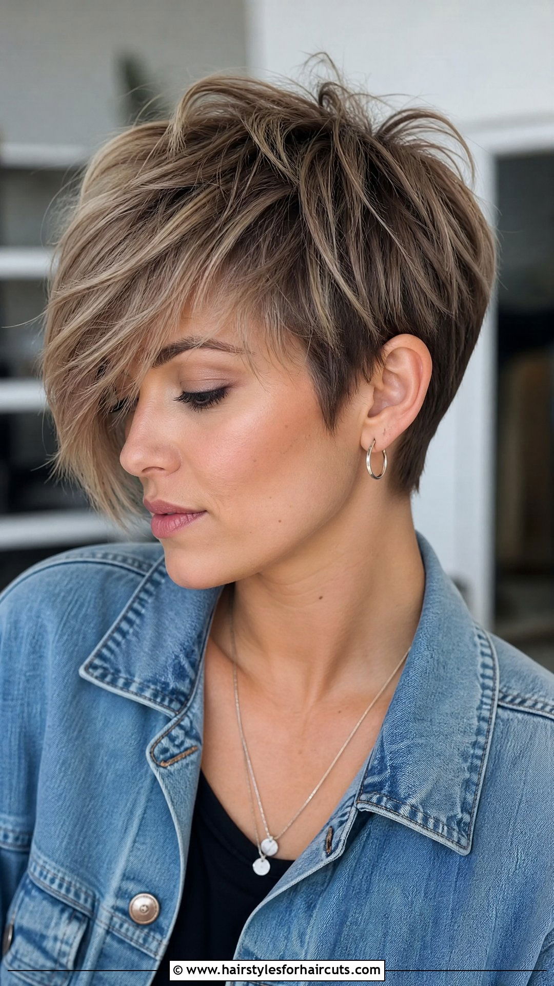 Textured Pixie With Long Bangs - 25 hairstyles for thinning hair in front woman - 25 hairstyles for thinning hair in front woman