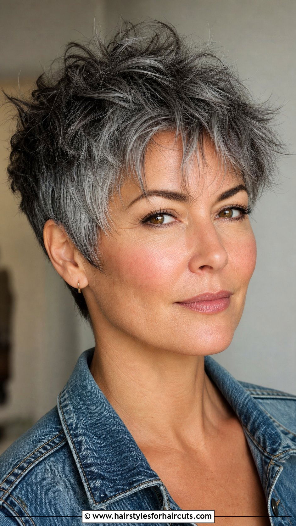 Textured Salt And Pepper Crop - 25 short hairstyles for salt and pepper hair - 25 short hairstyles for salt and pepper hair