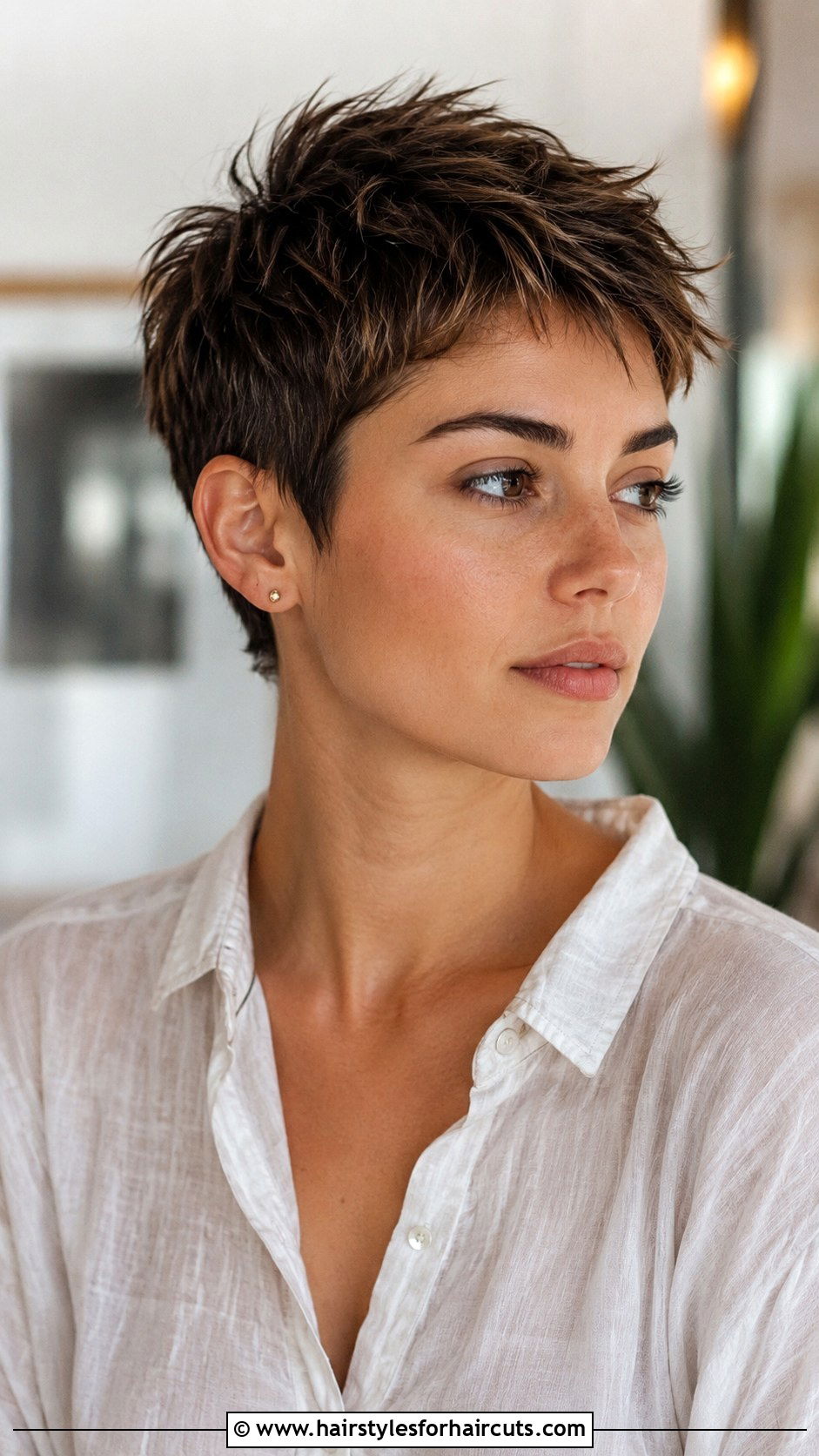 Textured Short Crop - 25 short hairstyles for women round face - 25 short hairstyles for women round face