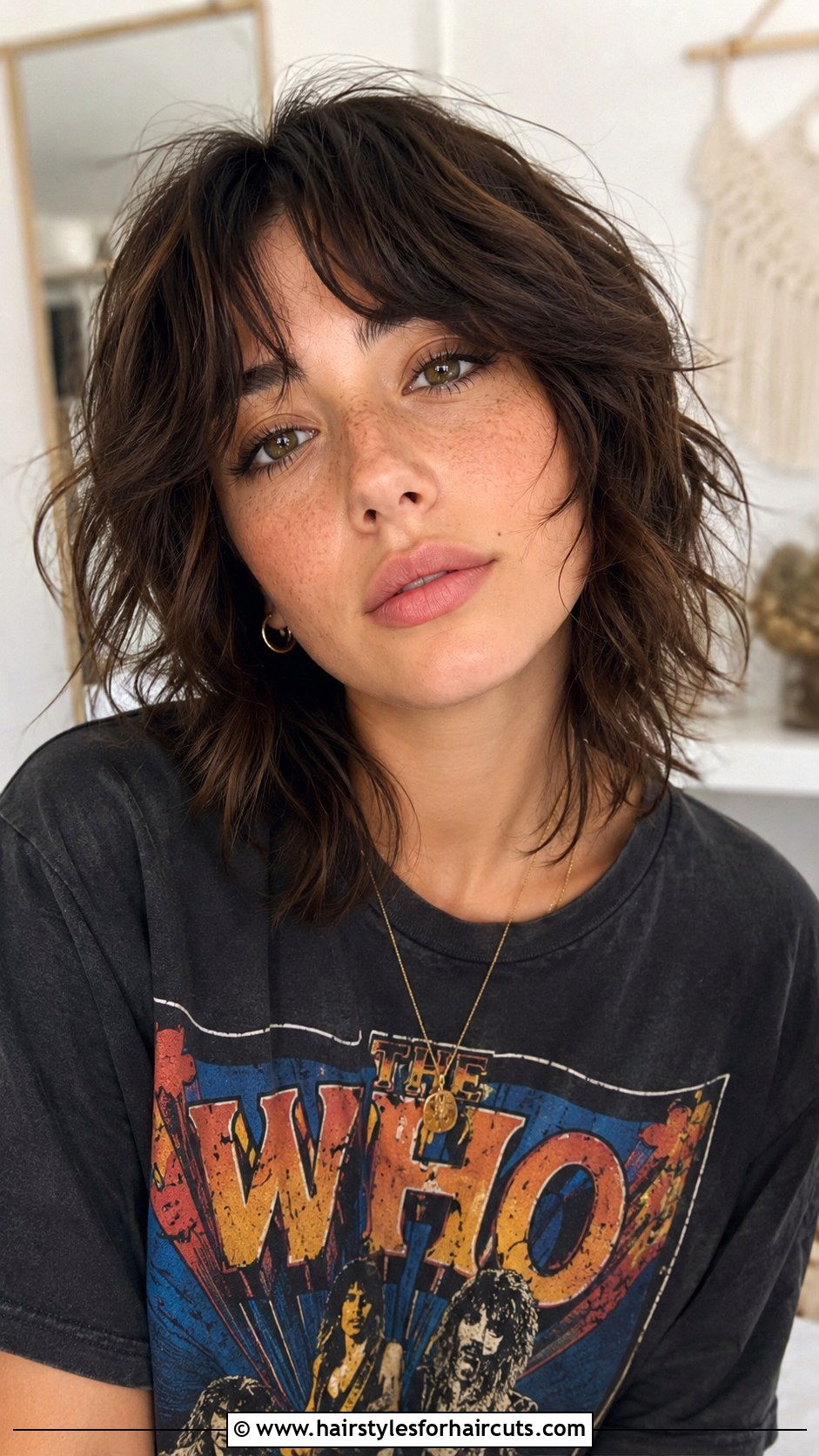 Textured Short Shag - 25 short haircuts for young women - 25 short haircuts for young women