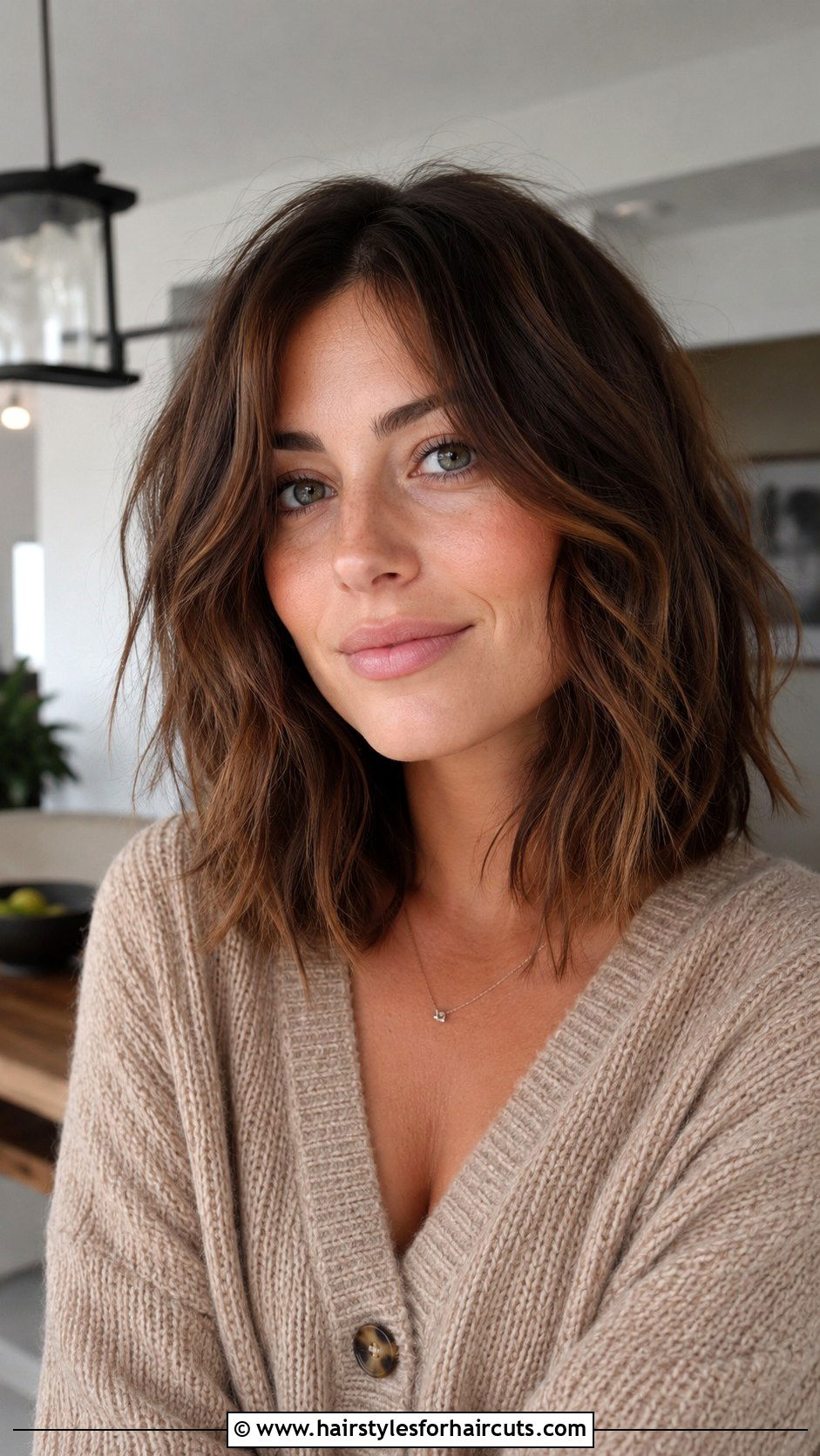 Textured Shoulder Length Cut - 25 best haircuts for medium length hair - 25 best haircuts for medium length hair