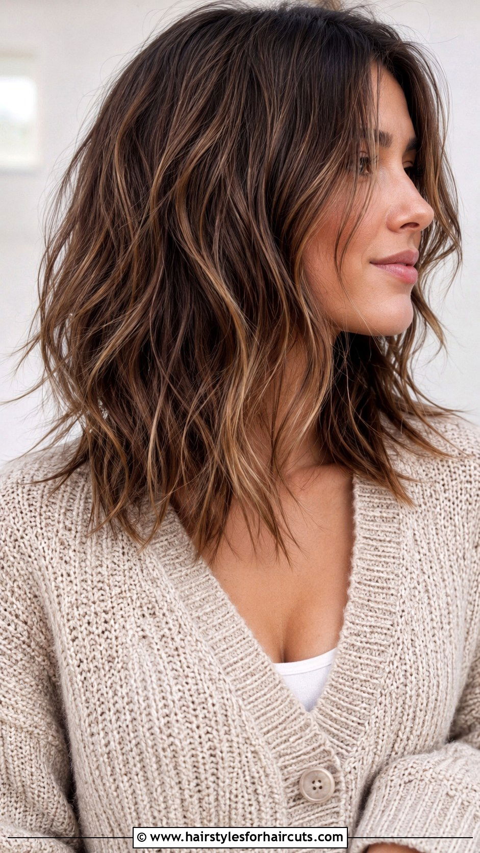 Textured Shoulder Length Hair - 25 hairstyles for women round face - 25 hairstyles for women round face