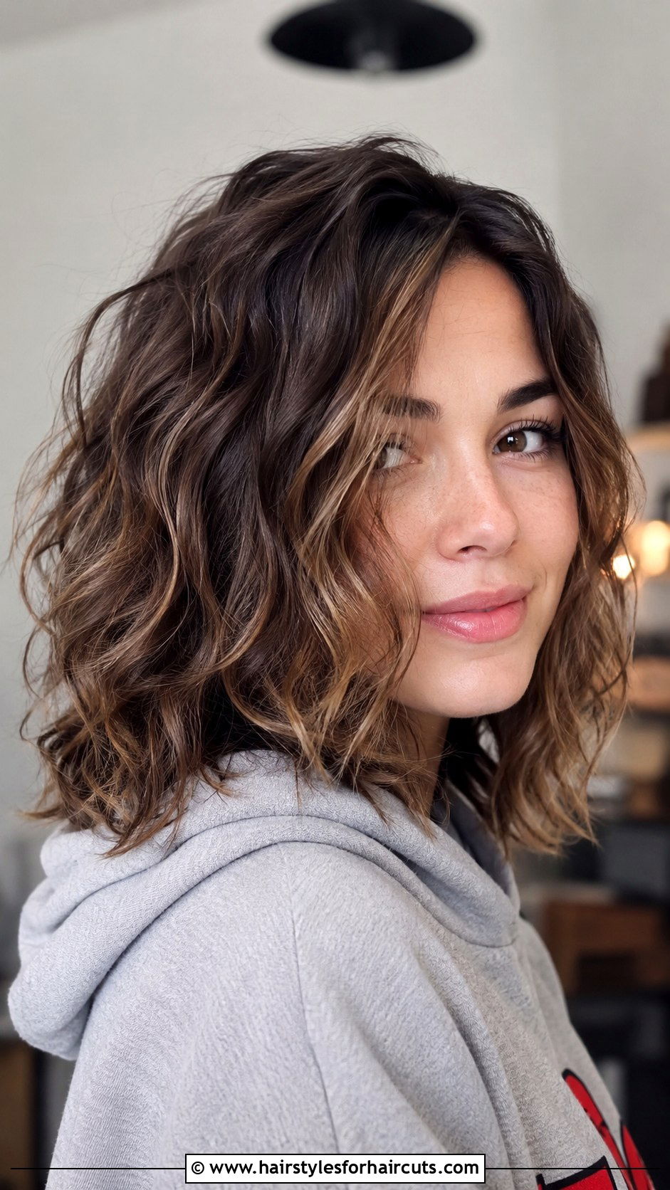 Textured Shoulder Length Haircut For 2b Hair - 25 haircuts for 2b hair - 25 haircuts for 2b hair