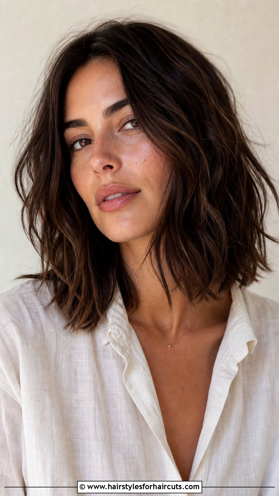 Textured Shoulder Length Lob - 25 hairstyles for shoulder length hair women - 25 hairstyles for shoulder length hair women