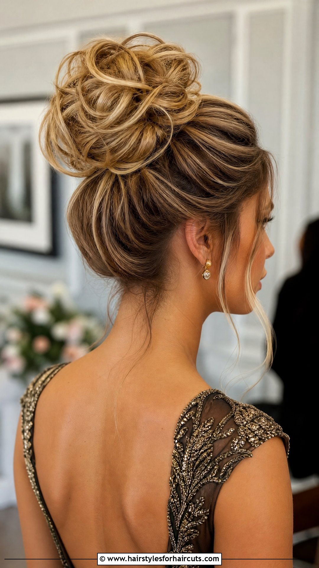 Textured Top Knot Wedding Updo - 25 wedding hairstyles for thick hair - 25 wedding hairstyles for thick hair