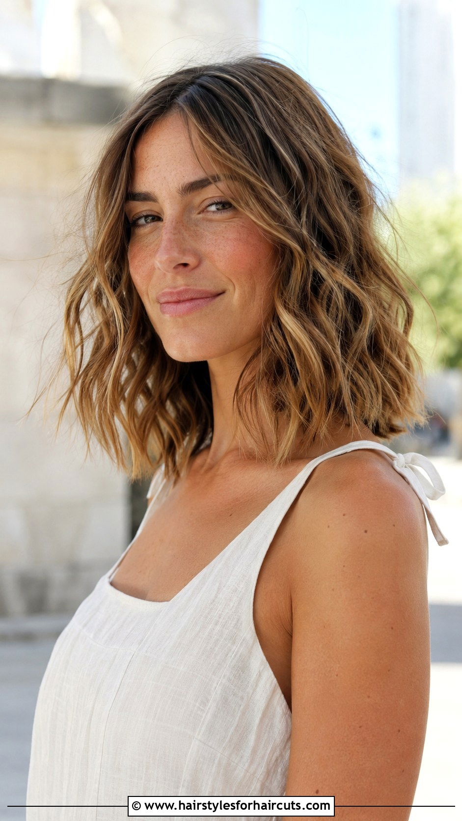 Textured Wavy Lob - 25 short haircuts for square face - 25 short haircuts for square face