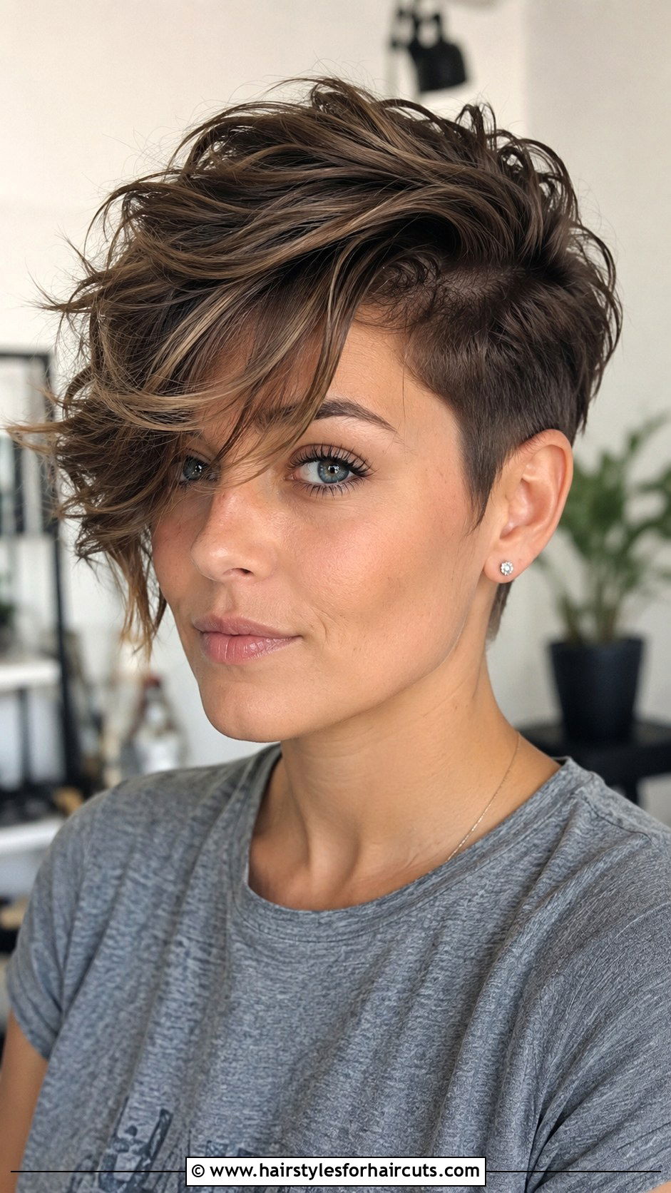 Textured Wavy Pixie With Long Bangs - 25 haircuts for wavy hair with bangs - 25 haircuts for wavy hair with bangs
